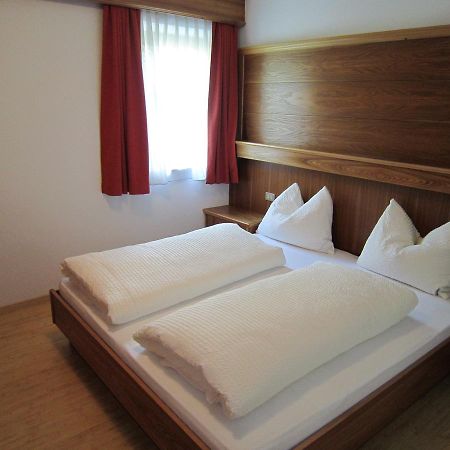 Aparthotel Garni Haus Hubertus Маллес-Веноста Экстерьер фото
